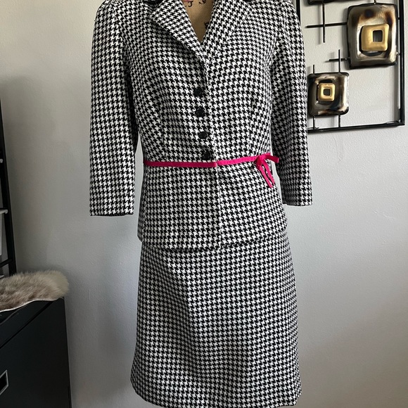 Sweet Suit Black and white trimmed in pink houndstooth, two-piece business suit - Picture 9 of 9